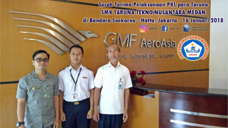 Taruna/i SMK TTN PKL di Bandara Soekarno Hatta
