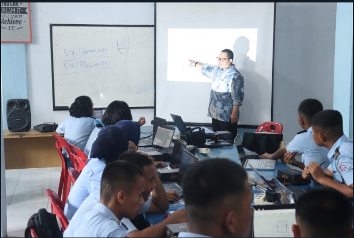 Pelatihan guru SMA Taruna di Medan